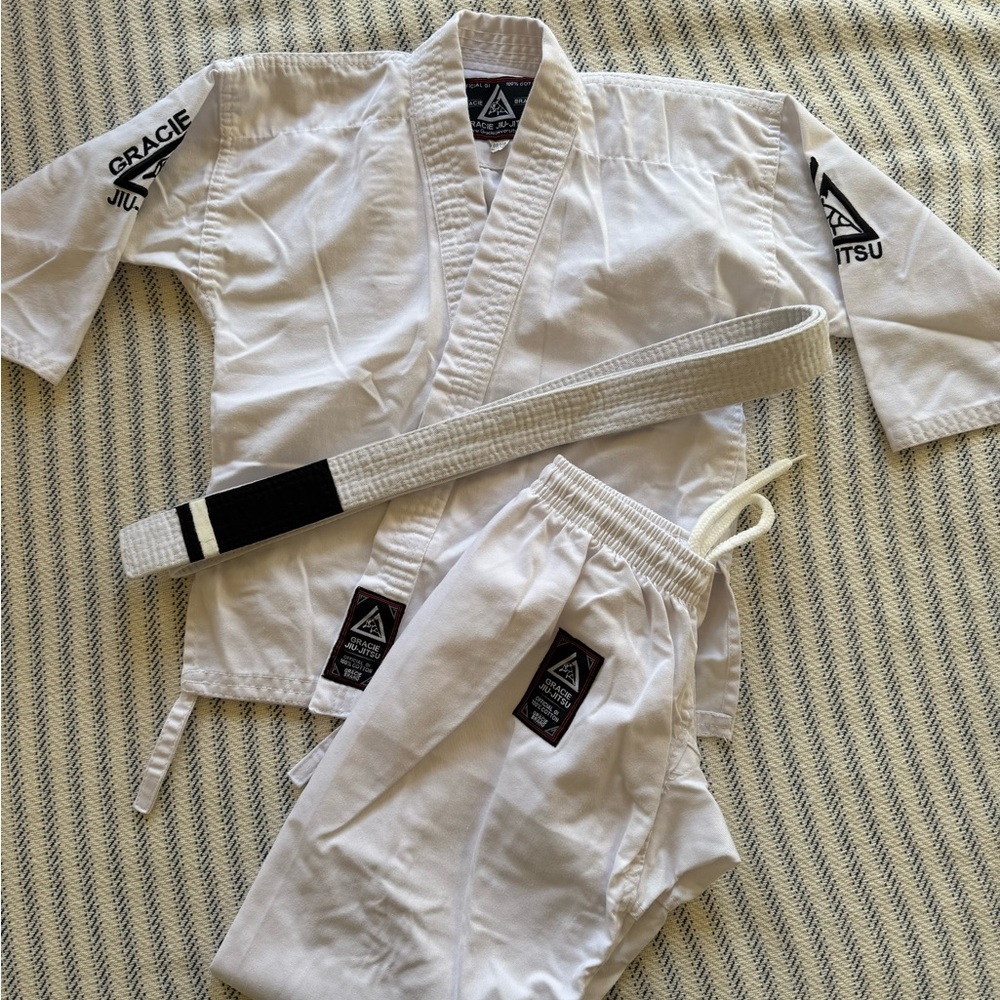 Gracie Jiu Jitsu Gi White size 4/5T